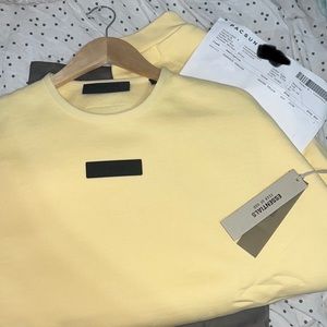 NWT ESSENTIALS Crew SIZE XL(Pastel Yellow) Sold out !